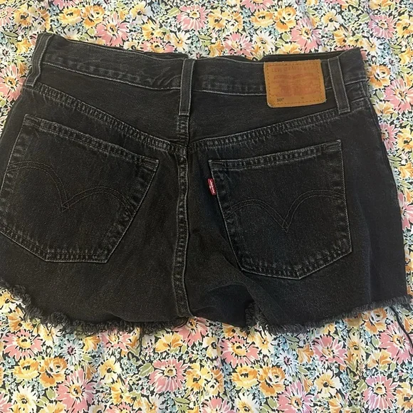 LEVIS SHORTS - Picture 2 of 4